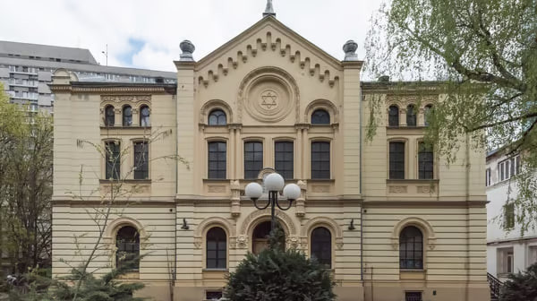 У Варшаві коктейлем Молотова намагалися підпалити синагогу